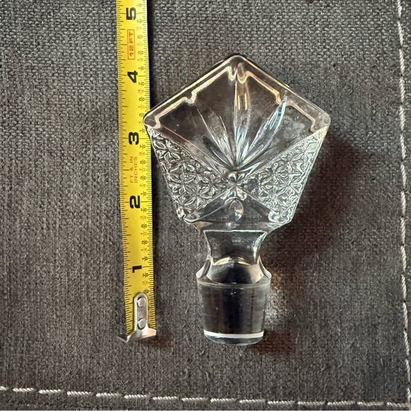 Glass Crystal Decanter for Whiskey & Spirits - Picture 7 of 10